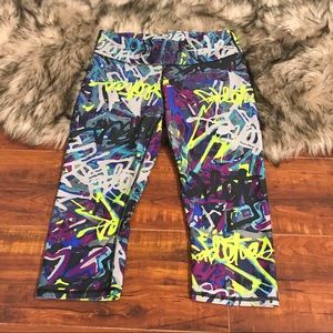 Fabletics Salar Graffiti Capri Sz S